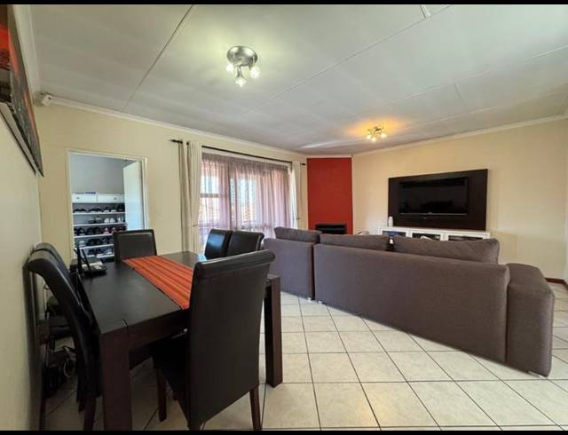 2 BEDROOM TOWNHOUSE FOR SALE IN MEYERSDAL